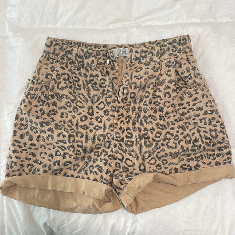 FREE PEOPLE size 28 leopard high waisted jean shorts